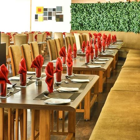 אחמדאבאד Fabhotel Flora Vastral מראה חיצוני תמונה