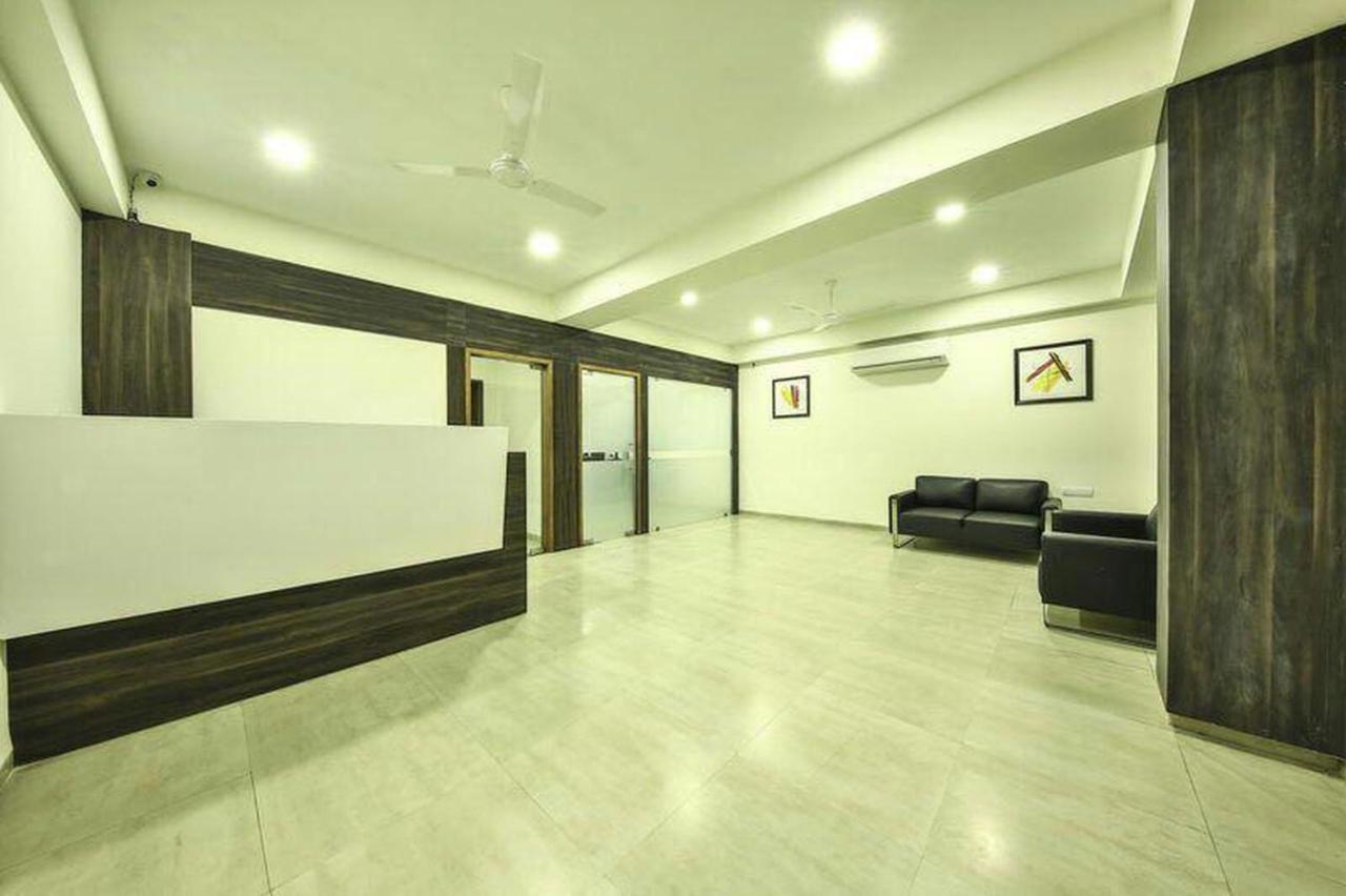 אחמדאבאד Fabhotel Flora Vastral מראה חיצוני תמונה