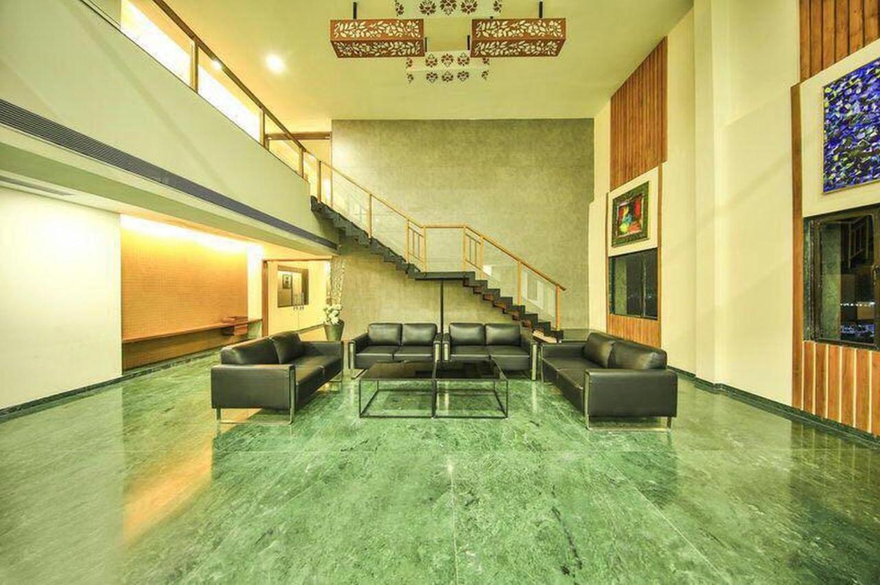 אחמדאבאד Fabhotel Flora Vastral מראה חיצוני תמונה