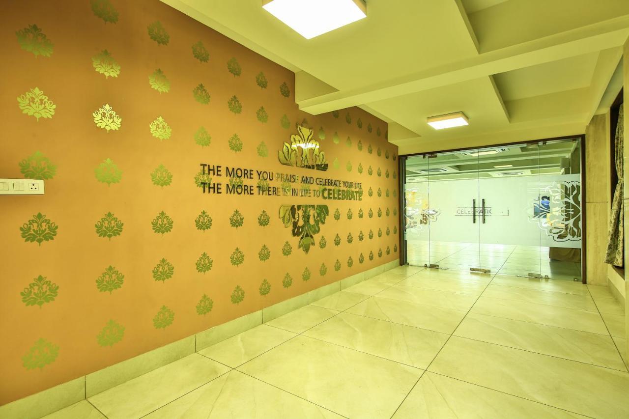 אחמדאבאד Fabhotel Flora Vastral מראה חיצוני תמונה