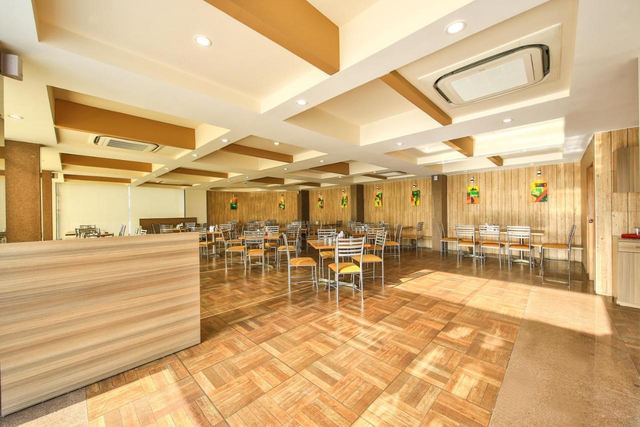 אחמדאבאד Fabhotel Flora Vastral מראה חיצוני תמונה