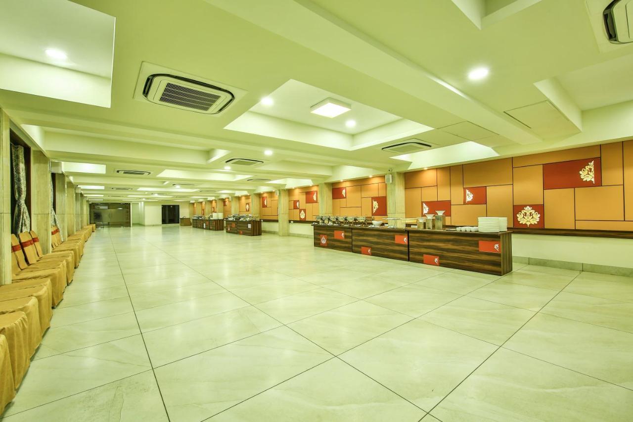 אחמדאבאד Fabhotel Flora Vastral מראה חיצוני תמונה