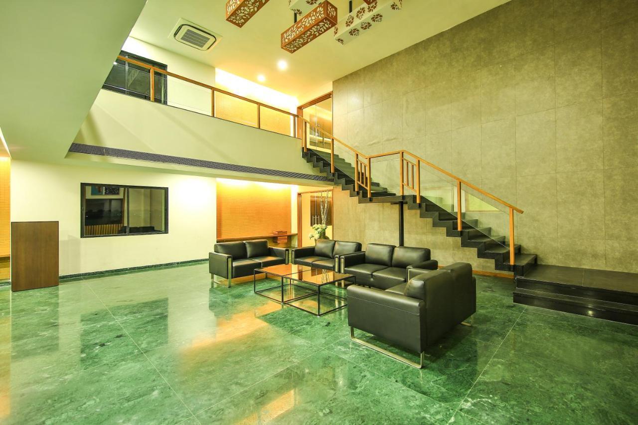 אחמדאבאד Fabhotel Flora Vastral מראה חיצוני תמונה