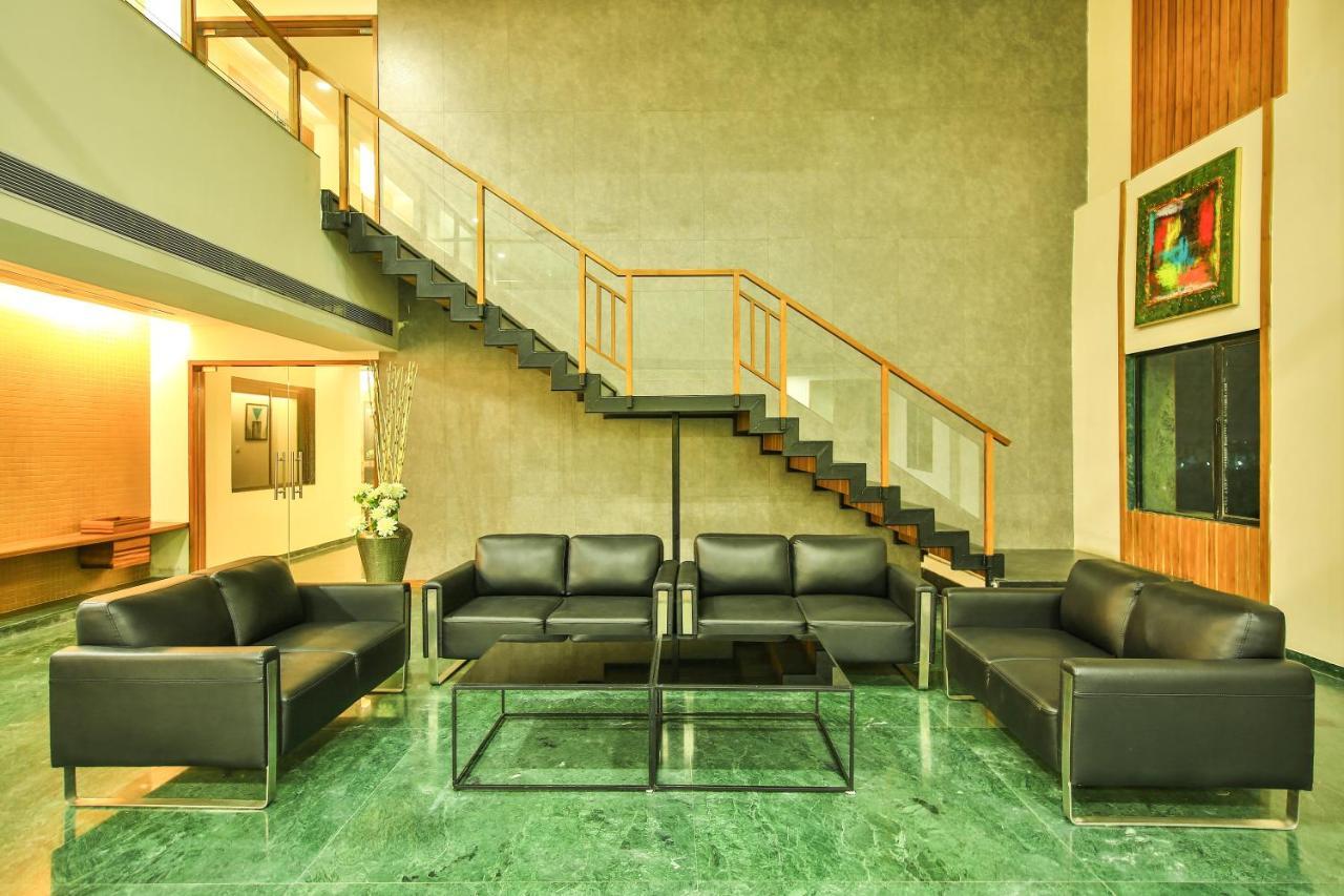 אחמדאבאד Fabhotel Flora Vastral מראה חיצוני תמונה