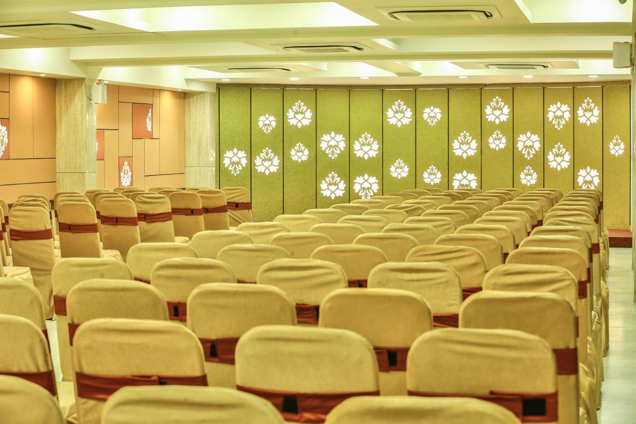 אחמדאבאד Fabhotel Flora Vastral מראה חיצוני תמונה