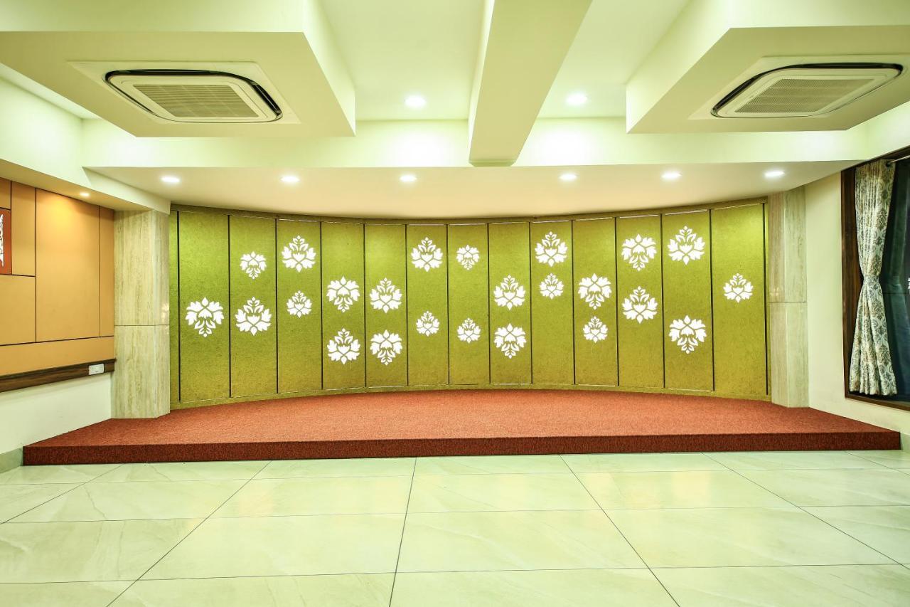 אחמדאבאד Fabhotel Flora Vastral מראה חיצוני תמונה