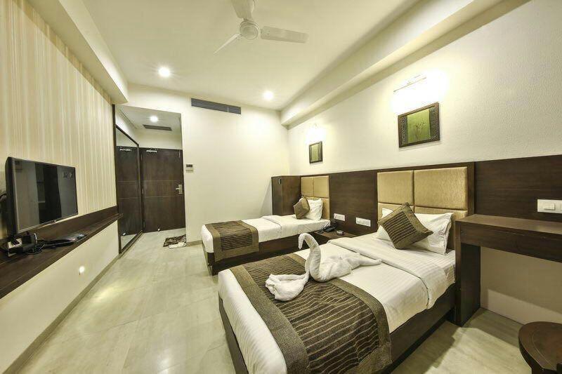 אחמדאבאד Fabhotel Flora Vastral מראה חיצוני תמונה