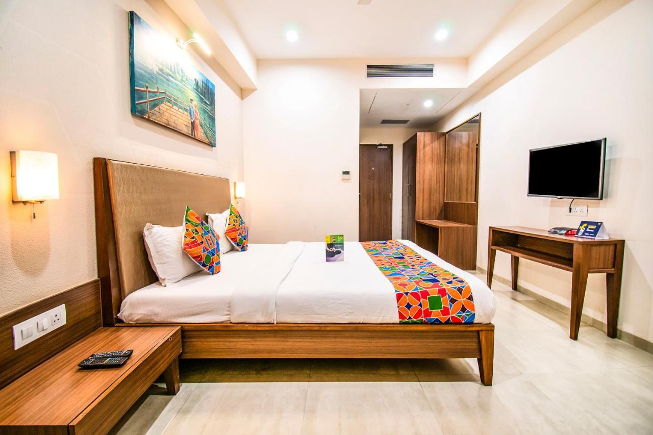 אחמדאבאד Fabhotel Flora Vastral מראה חיצוני תמונה