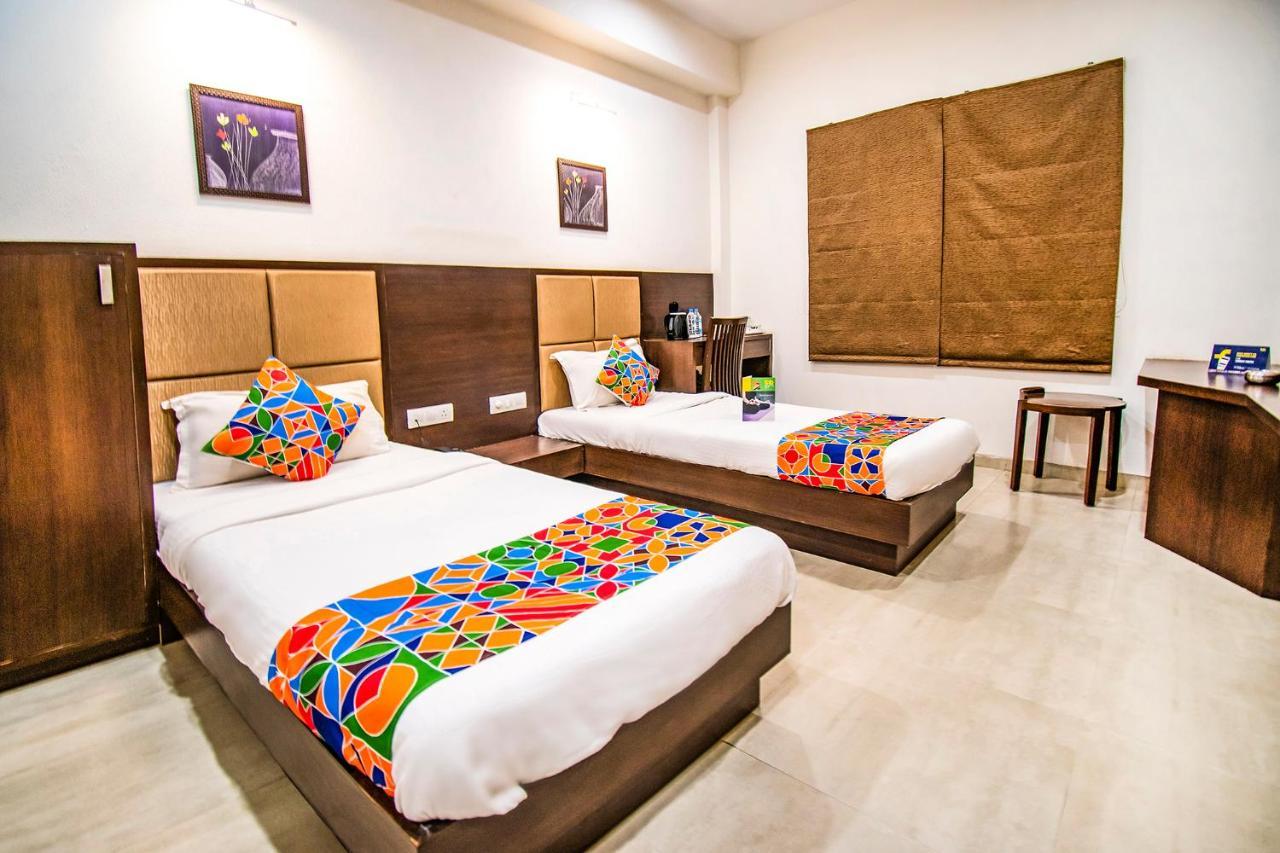 אחמדאבאד Fabhotel Flora Vastral מראה חיצוני תמונה