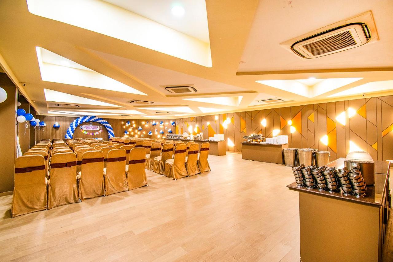 אחמדאבאד Fabhotel Flora Vastral מראה חיצוני תמונה